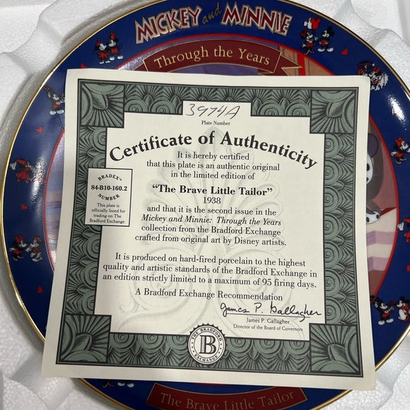 Disney Collectible Bradford Exchange Mickey Collectible Plate - Picture 4 of 4